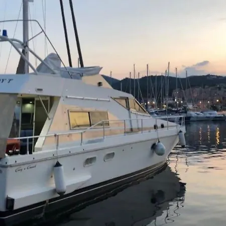 Sejour Insolite A Bord D'un Bateau A Vecchio * Porto Vecchio