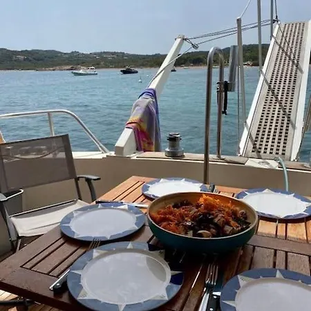 Botel Sejour Insolite A Bord D'un Bateau A Vecchio