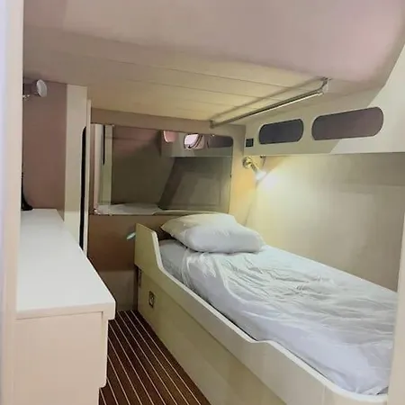 Sejour Insolite A Bord D'un Bateau A Vecchio Botel Porto Vecchio